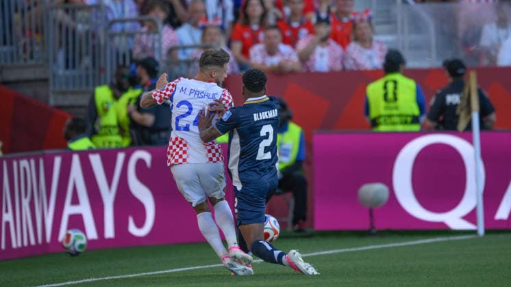 June 23, 2026, Toronto, Ontario, Canada: Cesar Blackman ( 2) of Panama and Dion Drena Beljo ( 24) of Croatia battle fpr the ball during the 2026 FIFA World Cup, WM, Weltmeisterschaft, Fussball game between Panama and Croatia at Toronto Stadium. Croatia won the match 1-0. Sports News - June 23, 2026  - ZUMAv136 20260623_zsp_v136_016 Copyright: xJeffxVoganx