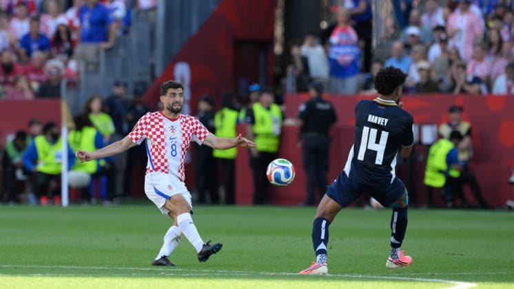 June 23, 2026, Toronto, Ontario, Canada: Ivan Perisic ( 8) of Croatia clears the ball as he is challenged by Carlos Harvey ( 14) of Panama during the 2026 FIFA World Cup, WM, Weltmeisterschaft, Fussball game between Panama and Croatia at Toronto Stadium. Croatia won the match 1-0. Sports News - June 23, 2026  - ZUMAv136 20260623_zsp_v136_049 Copyright: xJeffxVoganx