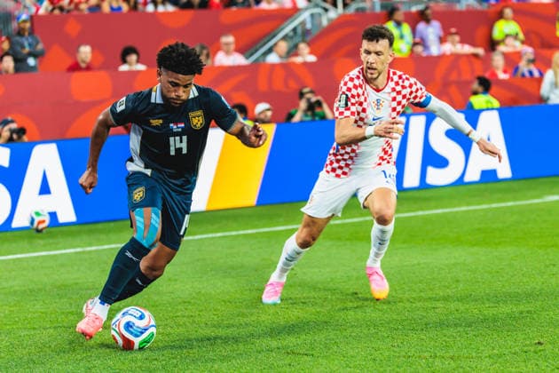 TORONTO, ON - JUNE 23: Defender Carlos Harvey (14) of Panama carries the ball as forward Ivan Perisic (14) of Croatia gives chase during the second half of the FIFA World Cup, WM, Weltmeisterschaft, Fussball 2026 Group L match between Panama and Croatia on June 23, 2026, at Toronto Stadium in Toronto, ON. (Photo by Mathew Tsang Icon Sportswire) SOCCER: JUN 23 FIFA World Cup 26 Group L - Panama vs Croatia EDITORIAL USE ONLY Icon260623049