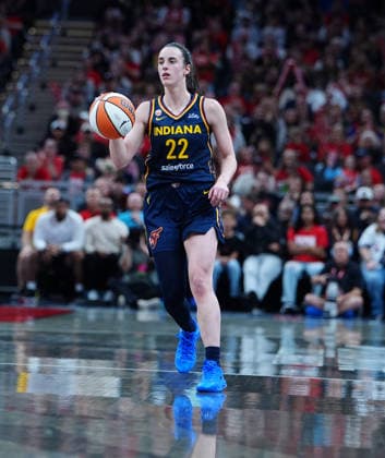 INDIANAPOLIS, IN - JUNE 22: Indiana Fever guard Caitlin Clark (22) brings the ball up court during a game against the Phoenix Mercury on June 22, 2026, at Gainbridge Fieldhouse in Indianapolis, Indiana. (Photo by Brian Spurlock Icon Sportswire) WNBA, Basketball Damen, USA JUN 22 Phoenix Mercury at Indiana Fever EDITORIAL USE ONLY Icon260622154