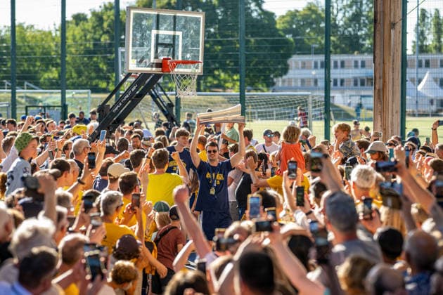 Basketball Berlin 23.06.2026 Saison 2025 2026 EasyCredit BBL 1. Bundesliga Alba Berlin ist Deutscher Meister 2026 Fanfest Jonas Mattisseck (Alba Berlin, No.09) *** Basketball Berlin, June 23, 2026; 2025–2026 Season; EasyCredit BBL 1 Bundesliga; Alba Berlin is the 2026 German Champion; Fan Fest; Jonas Mattisseck, Alba Berlin, No. 09,detected_source_language