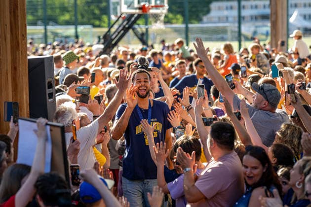 Basketball Berlin 23.06.2026 Saison 2025 2026 EasyCredit BBL 1. Bundesliga Alba Berlin ist Deutscher Meister 2026 Fanfest Norris Agbakoko (Alba Berlin, No.17) *** Basketball Berlin June 23, 2026 2025–2026 Season EasyCredit BBL 1 Bundesliga Alba Berlin is the 2026 German Champion Fan Fest Norris Agbakoko Alba Berlin, No. 17,detected_source_language