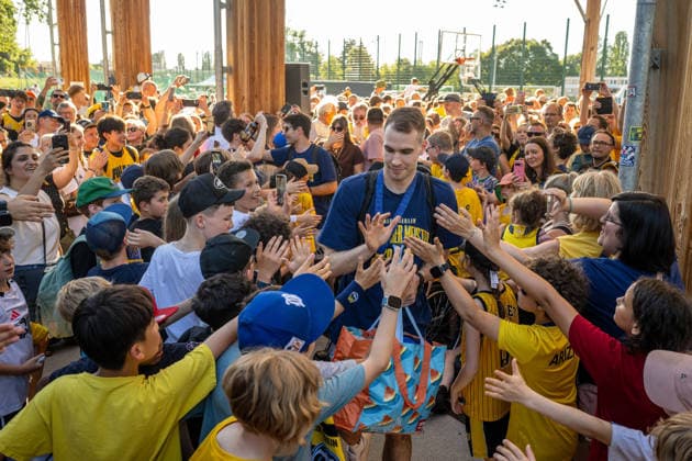 Basketball Berlin 23.06.2026 Saison 2025 2026 EasyCredit BBL 1. Bundesliga Alba Berlin ist Deutscher Meister 2026 Fanfest Malte Delow (Alba Berlin, No.06) *** Basketball Berlin June 23, 2026 2025–2026 Season EasyCredit BBL 1 Bundesliga Alba Berlin is the 2026 German Champion Fan Festival Malte Delow Alba Berlin, No. 06,detected_source_language