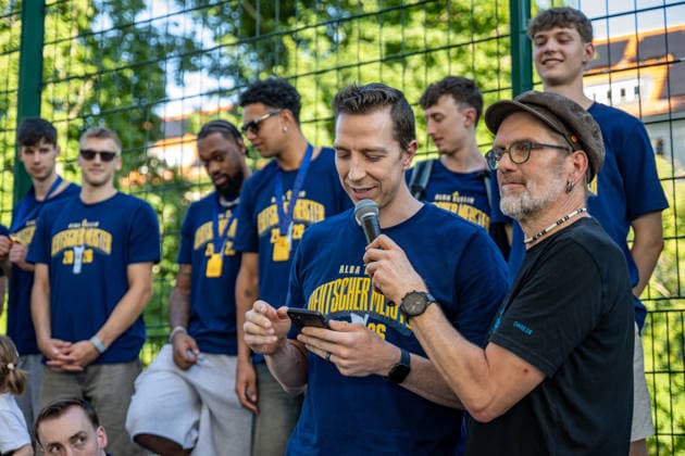 Basketball Berlin 23.06.2026 Saison 2025 2026 EasyCredit BBL 1. Bundesliga Alba Berlin ist Deutscher Meister 2026 Fanfest Justin Bean (Alba Berlin, No.34) *** Basketball Berlin, June 23, 2026; 2025–2026 Season; EasyCredit BBL 1 Bundesliga; Alba Berlin is the 2026 German Champion; Fan Fest; Justin Bean, Alba Berlin, No. 34,detected_source_language