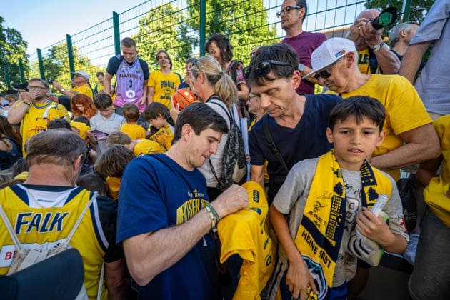Basketball Berlin 23.06.2026 Saison 2025 2026 EasyCredit BBL 1. Bundesliga Alba Berlin ist Deutscher Meister 2026 Fanfest Pedro Calles (Alba Berlin, Trainer) *** Basketball Berlin June 23, 2026 2025–2026 Season EasyCredit BBL 1 Bundesliga Alba Berlin is the 2026 German Champion Fan Festival Pedro Calles, Alba Berlin Coach,detected_source_language