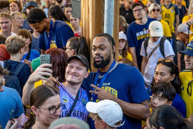 Basketball Berlin 23.06.2026 Saison 2025 2026 EasyCredit BBL 1. Bundesliga Alba Berlin ist Deutscher Meister 2026 Fanfest J wan Roberts (Alba Berlin, No.13) *** Basketball Berlin June 23, 2026 2025–2026 Season EasyCredit BBL 1 Bundesliga Alba Berlin is the 2026 German Champion Fan Fest J Wan Roberts Alba Berlin, No. 13,detected_source_language