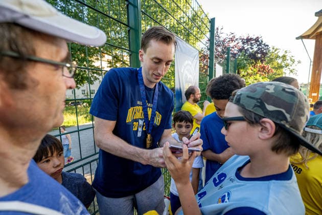 Basketball Berlin 23.06.2026 Saison 2025 2026 EasyCredit BBL 1. Bundesliga Alba Berlin ist Deutscher Meister 2026 Fanfest Moses Wood (Alba Berlin, No.11) *** Basketball Berlin June 23, 2026 2025–2026 Season EasyCredit BBL 1 Bundesliga Alba Berlin is the 2026 German Champion Fan Fest Moses Wood Alba Berlin, No. 11,detected_source_language