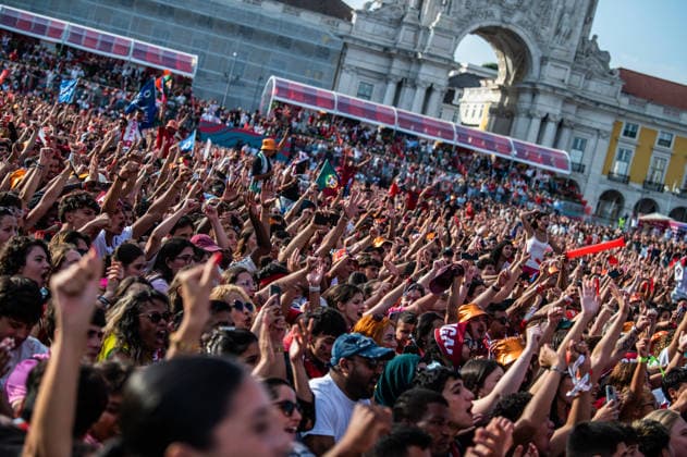 Portugal Fans Gather In Lisbon To Watch World Cup Match. Portuguese football supporters watch the FIFA World Cup, WM, Weltmeisterschaft, Fussball 2026 Group K match between Portugal and Uzbekistan on a giant screen at Terreiro do Paco (Praca do Comercio) in Lisbon, Portugal, on June 23, 2026. Lisbon Portugal  Copyright: xGabrielxBastosx originalFilename:mello-portugal251211_np3TH.jpg