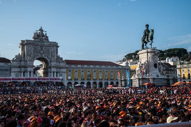 Portugal Fans Gather In Lisbon To Watch World Cup Match. Portuguese football supporters watch the FIFA World Cup, WM, Weltmeisterschaft, Fussball 2026 Group K match between Portugal and Uzbekistan on a giant screen at Terreiro do Paco (Praca do Comercio) in Lisbon, Portugal, on June 23, 2026. Lisbon Portugal  Copyright: xGabrielxBastosx originalFilename:mello-portugal251211_npxmp.jpg