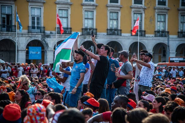 Portugal Fans Gather In Lisbon To Watch World Cup Match. Portuguese football supporters watch the FIFA World Cup, WM, Weltmeisterschaft, Fussball 2026 Group K match between Portugal and Uzbekistan on a giant screen at Terreiro do Paco (Praca do Comercio) in Lisbon, Portugal, on June 23, 2026. Lisbon Portugal  Copyright: xGabrielxBastosx originalFilename:mello-portugal251211_npkOd.jpg