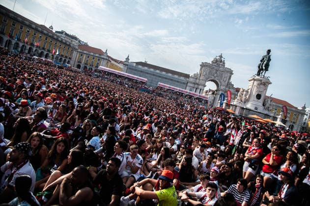 Portugal Fans Gather In Lisbon To Watch World Cup Match. Portuguese football supporters watch the FIFA World Cup, WM, Weltmeisterschaft, Fussball 2026 Group K match between Portugal and Uzbekistan on a giant screen at Terreiro do Paco (Praca do Comercio) in Lisbon, Portugal, on June 23, 2026. Lisbon Portugal  Copyright: xGabrielxBastosx originalFilename:mello-portugal251211_nptoE.jpg