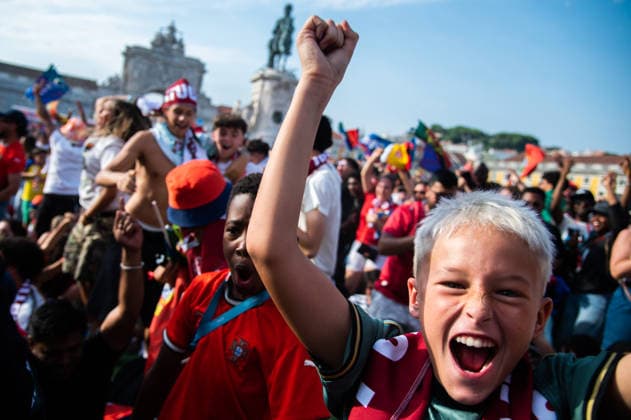 Portugal Fans Gather In Lisbon To Watch World Cup Match. Portuguese football supporters watch the FIFA World Cup, WM, Weltmeisterschaft, Fussball 2026 Group K match between Portugal and Uzbekistan on a giant screen at Terreiro do Paco (Praca do Comercio) in Lisbon, Portugal, on June 23, 2026. Lisbon Portugal  Copyright: xGabrielxBastosx originalFilename:mello-portugal251211_npzDO.jpg
