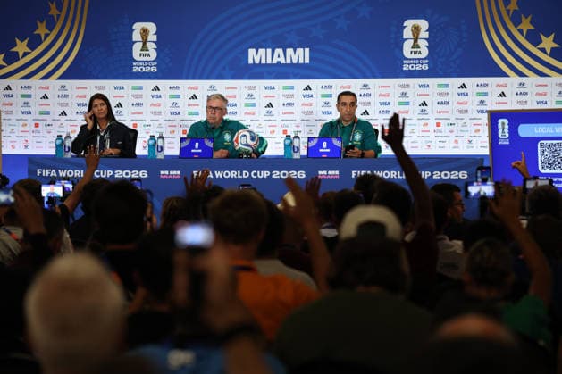 (260624) -- MIAMI, June 24, 2026 -- Carlo Ancelotti (C), head coach of Team Brazil, attends a press conference, PK, Pressekonferenz at the FIFA World Cup, WM, Weltmeisterschaft, Fussball 2026 in Miami, the United States, on June 23, 2026. ) (SP)U.S.-MIAMI-FOOTBALL-FIFA WORLD CUP-PRESS CONFERENCE-BRAZIL XuxZijian 