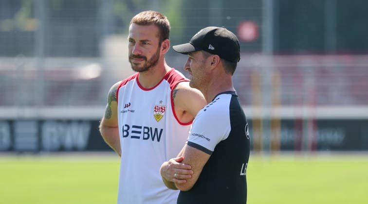 Stuttgart , Fußball VfB Stuttgart II Trainingsauftakt, v.l. Dominik Nothnagel und Trainer Nico Willig *** Stuttgart, Soccer