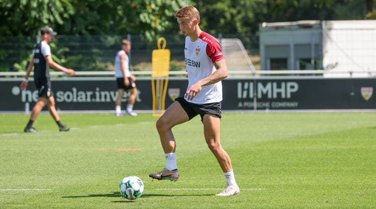 Stuttgart , Fußball VfB Stuttgart II Trainingsauftakt, Neuzugang Veit Stange *** Stuttgart, Soccer