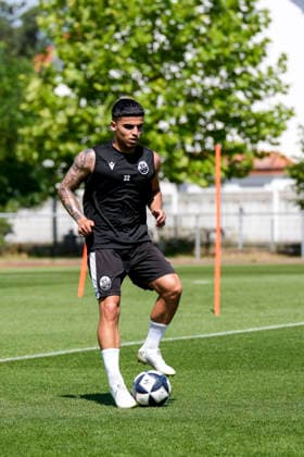 Seyhan Yigit (SVS, 22), am Ball, Freisteller, Ganzkörper, Einzelbild, Einzelfoto, Aktion, Action, 24.06.2026, Sandhausen (Deutschland), Fussball, Regionalliga Südwest, Trainingsauftakt beim SV Sandhausen *** Seyhan Yigit SVS, 22, on the ball, cutout, full-body, single frame, single photo, action, June 24, 2026, Sandhausen, Germany, soccer, Regionalliga Südwest, start of training at SV Sandhausen,detected_source_language xozx