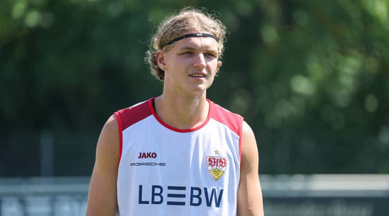 Stuttgart , Fußball VfB Stuttgart II Trainingsauftakt, Neuzugang Tim van de Leij *** Stuttgart, Soccer