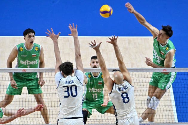 LJUBLJANA, SLOVENIA - JUNE 24: Aleksandar Nikolov of Bulgaria (R) in action against Riccardo Sbertoli of Italy (2R) during the FIVB Men s Volleyball Nations League match between Bulgaria and Italy at Arena Stozice, Ljubljana on June 24, 2026 in Ljubljana, Slovenia. (Photo by Igor Kupljenik Sports Press Photo).  Copyright: xIgorxKupljenikx xSPPx Sportspressphoto_SPR175077