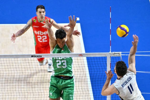 LJUBLJANA, SLOVENIA - JUNE 24: Kamil Rychlicki of Italy (R) in action against Aleksandar Nikolov of Bulgaria (C) during the FIVB Men s Volleyball Nations League match between Bulgaria and Italy at Arena Stozice, Ljubljana on June 24, 2026 in Ljubljana, Slovenia. (Photo by Igor Kupljenik Sports Press Photo).  Copyright: xIgorxKupljenikx xSPPx Sportspressphoto_SPR175084