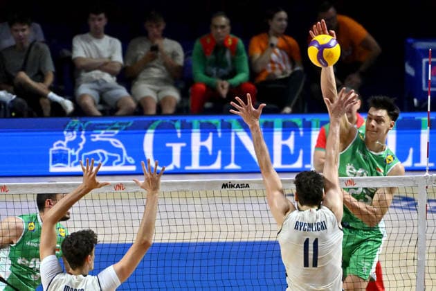 LJUBLJANA, SLOVENIA - JUNE 24: Aleksandar Nikolov of Bulgaria (R) in action against Kamil Rychlicki of Italy (2R) during the FIVB Men s Volleyball Nations League match between Bulgaria and Italy at Arena Stozice, Ljubljana on June 24, 2026 in Ljubljana, Slovenia. (Photo by Igor Kupljenik Sports Press Photo).  Copyright: xIgorxKupljenikx xSPPx Sportspressphoto_SPR175094