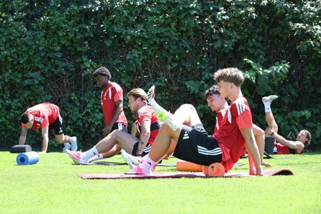 Erwärmung Fussball 2. Liga 2026 2027 FC Energie Cottbus - Trainingsauftakt *** Warm-up