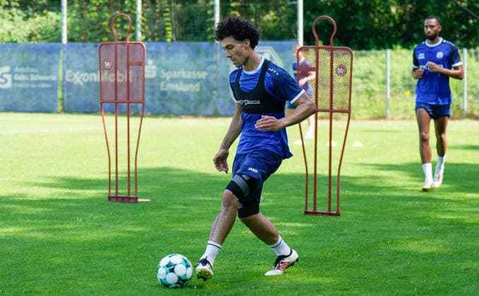 24.06.2026, Trainingsplatz, Meppen, GER, Fußball, 3. Liga: Trainingsauftakt des SV Meppen, Niclas Nadj (SV Meppen 40) DFL REGULATIONS PROHIBIT ANY USE OF PHOTOGRAPHS AS IMAGE SEQUENCES AND OR QUASI-VIDEO. Meppen Niedersachsen Deutschland Trainingsplatz *** June 24, 2026, Training Field, Meppen, GER, Soccer, 3rd Division