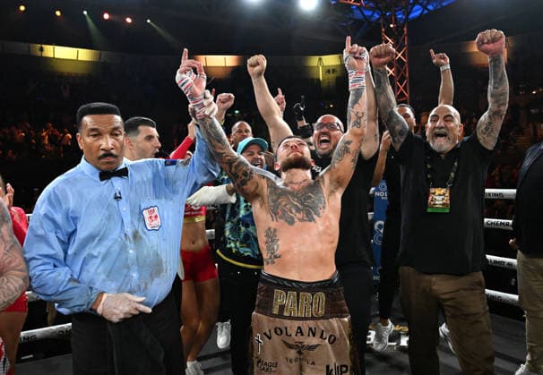 BOXING PARO CROCKER, Liam Paro (centre) of Australia celebrates winning the IBF Welterweight World Title against Lewis Crocker of Northern Ireland during the IBF Welterweight World Title fight at Pat Rafter Arena in Brisbane, Wednesday, June 24, 2026. ( NO ARCHIVING, EDITORIAL USE ONLY BRISBANE QUEENSLAND AUSTRALIA  Copyright: xDARRENxENGLANDx 20260624112354456380