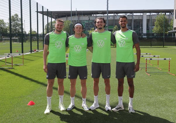 Die Neuzugaenge der Wolfsburger v.l. Hauke Wahl, Fabian Reese, Fraser Hornby und Robert Glatzel Fussball, Herren, Saison 2026 2027, 2. Bundesliga, VfL Wolfsburg , Saisonvorbereitung, Trainingsauftakt DFL REGULATIONS PROHIBIT ANY USE OF PHOTOGRAPHS AS IMAGE SEQUENCES AND OR QUASI-VIDEO. *** Wolfsburg s new signings: Hauke Wahl, Fabian Reese, Fraser Hornby, and Robert Glatzel; Soccer, Men s, 2026–2027 Season, 2. Bundesliga, VfL Wolfsburg, preseason, start of training. DFL REGULATIONS PROHIBIT ANY USE OF PHOTOGRAPHS AS IMAGE SEQUENCES AND OR QUASI-VIDEO
