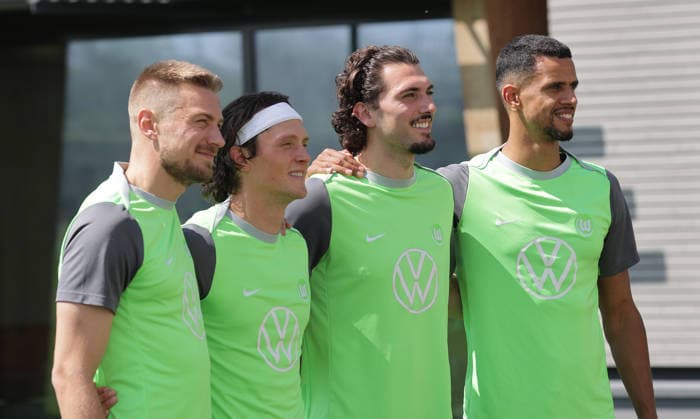 Die Neuzugaenge der Wolfsburger v.l. Hauke Wahl, Fabian Reese, Fraser Hornby und Robert Glatzel Fussball, Herren, Saison 2026 2027, 2. Bundesliga, VfL Wolfsburg , Saisonvorbereitung, Trainingsauftakt DFL REGULATIONS PROHIBIT ANY USE OF PHOTOGRAPHS AS IMAGE SEQUENCES AND OR QUASI-VIDEO. *** Wolfsburg s new signings: Hauke Wahl, Fabian Reese, Fraser Hornby, and Robert Glatzel; Soccer, Men s, 2026–2027 Season, 2. Bundesliga, VfL Wolfsburg, preseason, start of training. DFL REGULATIONS PROHIBIT ANY USE OF PHOTOGRAPHS AS IMAGE SEQUENCES AND OR QUASI-VIDEO