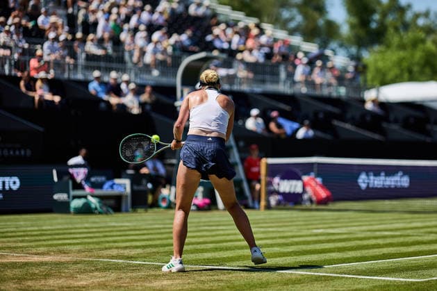 June 24, 2026, Bad Homburg, Hessen, Germany: Clara Tauson of Denmark returns with backhand to Qinwen Zheng of China during the BAD HOMBURG OPEN powered by SOLARWATTT- WTA500 - Womens Tennis, 24.6.2026 in Bad Homburg (Tennis-Club Bad Homburg), Germany - Photo: Tennis 2026: Bad Hombug Open - WTA500: TAUSON 5:7 6:4 6:2 ZHENG  - ZUMAs343 20260624_zsp_s343_045 Copyright: xMathiasxSchulzx