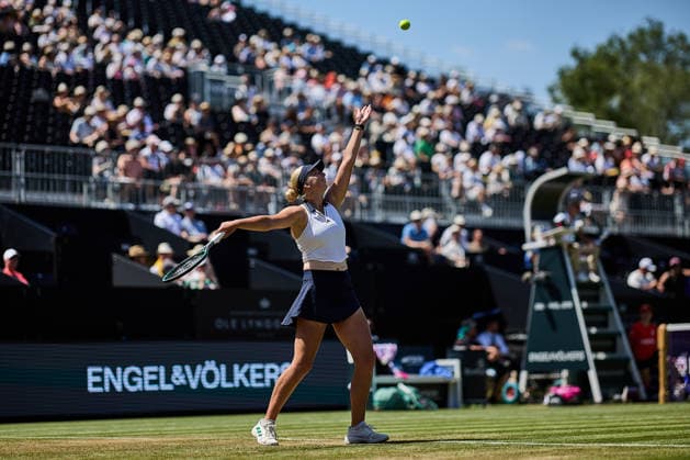 June 24, 2026, Bad Homburg, Hessen, Germany: Clara Tauson of Denmark serves to Qinwen Zheng of China during the BAD HOMBURG OPEN powered by SOLARWATTT- WTA500 - Womens Tennis, 24.6.2026 in Bad Homburg (Tennis-Club Bad Homburg), Germany - Photo: Tennis 2026: Bad Hombug Open - WTA500: TAUSON 5:7 6:4 6:2 ZHENG  - ZUMAs343 20260624_zsp_s343_060 Copyright: xMathiasxSchulzx