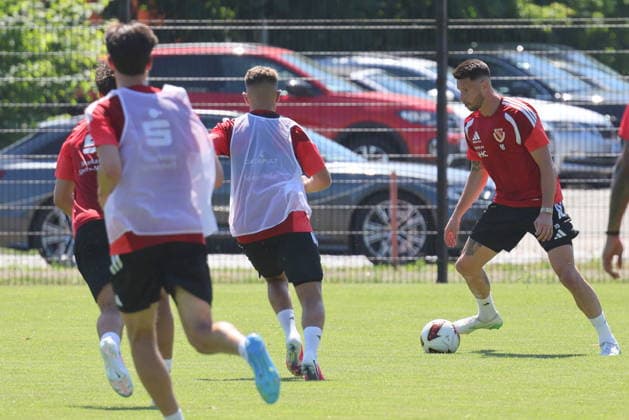 Ryan Malone (Energie Cottbus, am Ball) Fussball 2. Liga 2026 2027 FC Energie Cottbus - Trainingsauftakt *** Ryan Malone, Energie Cottbus, On the Ball: Soccer, 2nd Division, 2026–2027, FC Energie Cottbus, Start of Training