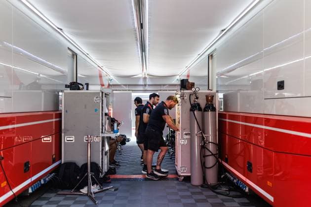 Haas Mechaniker bereiten das Wochenende vor, Grosser Preis von Oesterreich, Motorsport, Formel 1, Saison 2026, 24.06.2026 Grosser Preis von Oesterreich, Motorsport, Formel 1, Saison 2026, 24.06.2026 Spielberg *** Haas mechanics prepare for the weekend, Austrian Grand Prix, Motorsports, Formula 1, 2026 Season, June 24, 2026 Austrian Grand Prix, Motorsports, Formula 1, 2026 Season, June 24, 2026, Spielberg Copyright: xEibner-Pressefoto AlexanderxNeisx EP_ANS