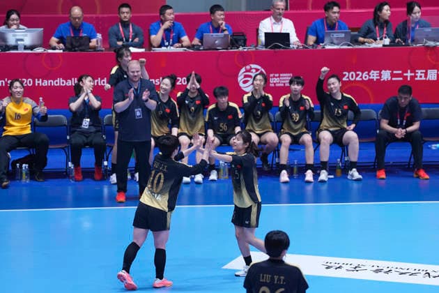 (260624) -- JINZHONG, June 24, 2026 -- Hu Jiaxin (L front) and Liu Yixuan (C front) of China celebrate scoring during the preliminary round Group E handball match between China and Algeria at the 25th IHF Women s U20 Handball World Championship, WM, Weltmeisterschaft 2026 in Jinzhong, north China s Shanxi Province, June 24, 2026. ) (SP)CHINA-SHANXI-JINZHONG-IHF-U20 WOMEN S WORLD CHAMPIONSHIP-CHINA VS ALGERIA (CN) YangxChenguang 