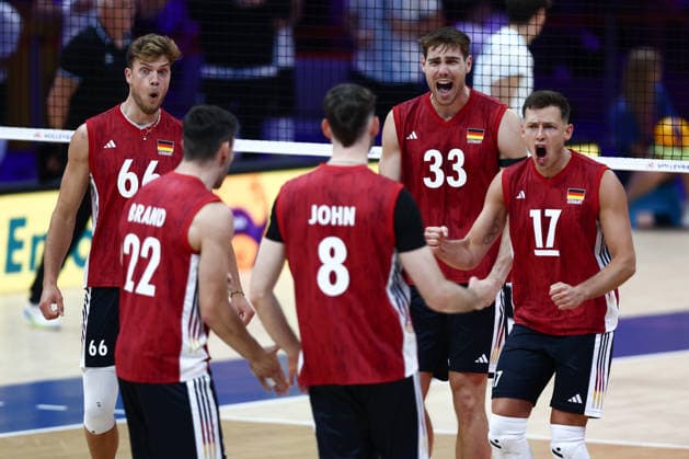Volleyball Nations League 2026 Match Argentina - Germany Erik Rohrs, Simon Valentin Torwie and Jan Zimmermann celebrate with the team during the Volleyball Nations League match Argentina - Germany at PreZero Arena Gliwice in Gliwice, Poland on June 24, 2026. Gliwice Poland  Copyright: xJakubxPorzyckix originalFilename:porzycki-volleyba260624_npt7s.jpg