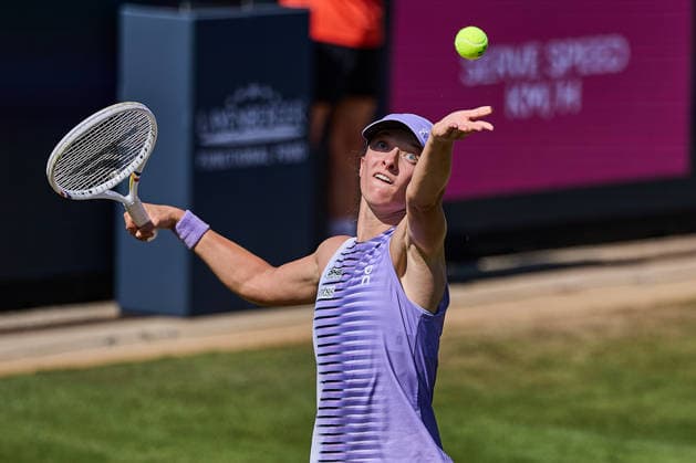 June 24, 2026, Bad Homburg, Hessen, Germany: Iga Swiatek of Poland serves to Emma Navarro of United States during the BAD HOMBURG OPEN powered by SOLARWATTT- WTA500 - Womens Tennis, 24.6.2026 in Bad Homburg (Tennis-Club Bad Homburg), Germany - Photo: Tennis 2026: Bad Hombug Open - WTA500: NAVARO Vs SWIATEK  - ZUMAs343 20260624_zsp_s343_072 Copyright: xMathiasxSchulzx