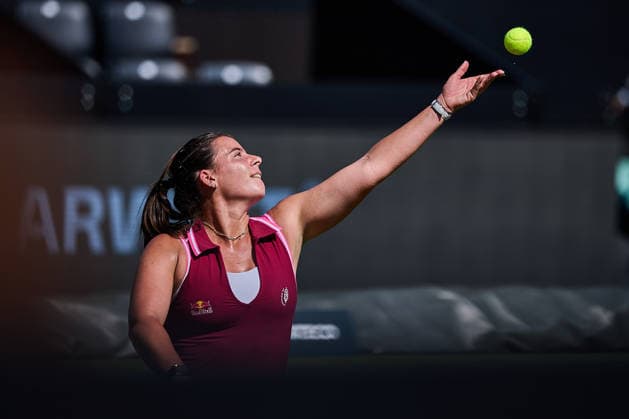 June 24, 2026, Bad Homburg, Hessen, Germany: Emma Navarro of United States serves to Iga Swiatek of Poland during the BAD HOMBURG OPEN powered by SOLARWATTT- WTA500 - Womens Tennis, 24.6.2026 in Bad Homburg (Tennis-Club Bad Homburg), Germany - Photo: Tennis 2026: Bad Hombug Open - WTA500: NAVARO Vs SWIATEK  - ZUMAs343 20260624_zsp_s343_088 Copyright: xMathiasxSchulzx
