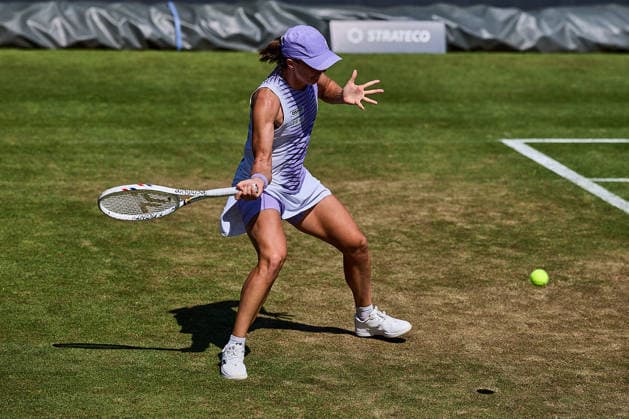June 24, 2026, Bad Homburg, Hessen, Germany: Iga Swiatek of Poland returns with forehand to Emma Navarro of United States during the BAD HOMBURG OPEN powered by SOLARWATTT- WTA500 - Womens Tennis, 24.6.2026 in Bad Homburg (Tennis-Club Bad Homburg), Germany - Photo: Tennis 2026: Bad Hombug Open - WTA500: NAVARO Vs SWIATEK  - ZUMAs343 20260624_zsp_s343_090 Copyright: xMathiasxSchulzx