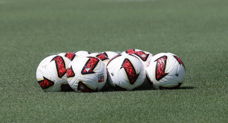 Neuer Spielball der Saison 2026 2027 Fussball, Herren, Saison 2026 2027, 2. Bundesliga, VfL Wolfsburg , Saisonvorbereitung, Trainingsauftakt DFL REGULATIONS PROHIBIT ANY USE OF PHOTOGRAPHS AS IMAGE SEQUENCES AND OR QUASI-VIDEO. *** New Match Ball for the 2026–2027 Season: Soccer, Men s, 2026–2027 Season, 2. Bundesliga, VfL Wolfsburg, preseason, start of training DFL REGULATIONS PROHIBIT ANY USE OF PHOTOGRAPHS AS IMAGE SEQUENCES AND OR QUASI-VIDEO