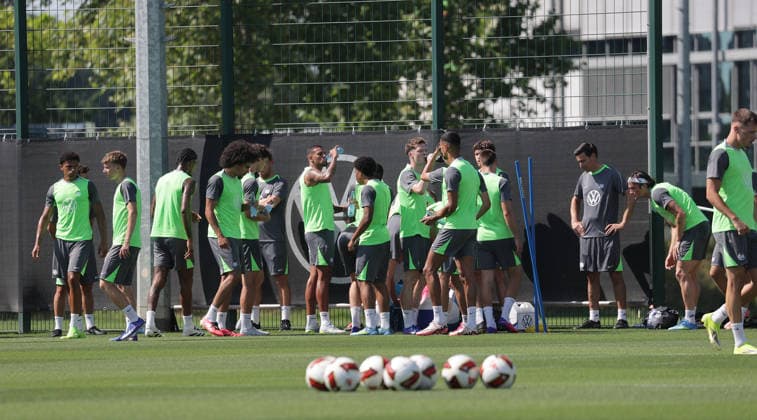Fussball, Herren, Saison 2026 2027, 2. Bundesliga, VfL Wolfsburg , Saisonvorbereitung, Trainingsauftakt DFL REGULATIONS PROHIBIT ANY USE OF PHOTOGRAPHS AS IMAGE SEQUENCES AND OR QUASI-VIDEO. *** Soccer, Men s, 2026–2027 Season, 2. Bundesliga, VfL Wolfsburg, Preseason, Start of Training DFL REGULATIONS PROHIBIT ANY USE OF PHOTOGRAPHS AS IMAGE SEQUENCES AND OR QUASI-VIDEO