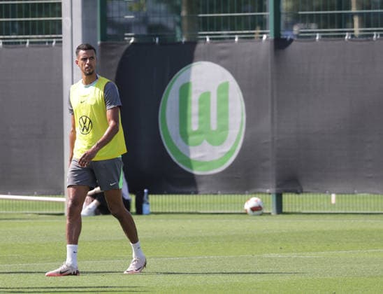 Neuzugang Robert Glatzel (VfL Wolfsburg) Fussball, Herren, Saison 2026 2027, 2. Bundesliga, VfL Wolfsburg , Saisonvorbereitung, Trainingsauftakt DFL REGULATIONS PROHIBIT ANY USE OF PHOTOGRAPHS AS IMAGE SEQUENCES AND OR QUASI-VIDEO. *** New Signing Robert Glatzel, VfL Wolfsburg Soccer, Men s Team, 2026–2027 Season, 2. Bundesliga, VfL Wolfsburg, preseason, start of training DFL REGULATIONS PROHIBIT ANY USE OF PHOTOGRAPHS AS IMAGE SEQUENCES AND OR QUASI-VIDEO