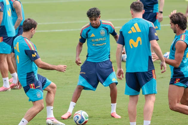 Spain s players in action during a team s training session in Chattanooga, Tenesse, United States, 24 June 2026. Spain will face Uruguay in their 2026 FIFA World Cup, WM, Weltmeisterschaft, Fussball Group H soccer match on 27 June. 2026 FIFA World Cup - Group H - Spain s training !ACHTUNG: NUR REDAKTIONELLE NUTZUNG!  Copyright: xLavandeiraxjrx GRAF5212 20260624-55020696018_1