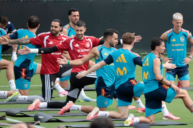 Spain s players in action during a team s training session in Chattanooga, Tenesse, United States, 24 June 2026. Spain will face Uruguay in their 2026 FIFA World Cup, WM, Weltmeisterschaft, Fussball Group H soccer match on 27 June. 2026 FIFA World Cup - Group H - Spain s training !ACHTUNG: NUR REDAKTIONELLE NUTZUNG!  Copyright: xLavandeiraxjrx GRAF5200 20260624-55020696030_1