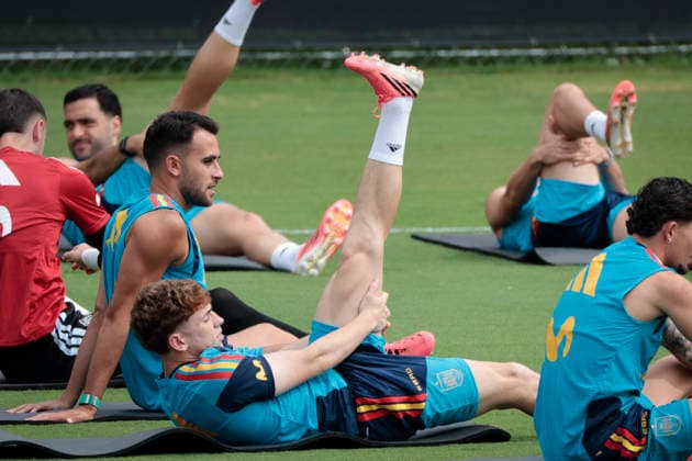 Spain s players in action during a team s training session in Chattanooga, Tenesse, United States, 24 June 2026. Spain will face Uruguay in their 2026 FIFA World Cup, WM, Weltmeisterschaft, Fussball Group H soccer match on 27 June. 2026 FIFA World Cup - Group H - Spain s training !ACHTUNG: NUR REDAKTIONELLE NUTZUNG!  Copyright: xLavandeiraxjrx GRAF5201 20260624-55020696032_1