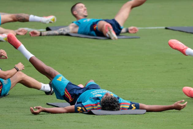 Spain s players in action during a team s training session in Chattanooga, Tenesse, United States, 24 June 2026. Spain will face Uruguay in their 2026 FIFA World Cup, WM, Weltmeisterschaft, Fussball Group H soccer match on 27 June. 2026 FIFA World Cup - Group H - Spain s training !ACHTUNG: NUR REDAKTIONELLE NUTZUNG!  Copyright: xLavandeiraxjrx GRAF5202 20260624-55020696033_1