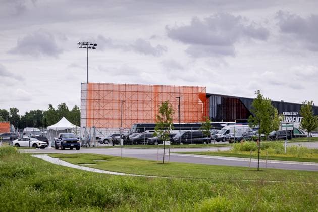 KANSAS CITY - An orange banner to deter unwanted spectators at the Dutch national team, Nationalteam s training ground at the KC Current Training Facility, on June 24, 2026, in Kansas City. The Dutch team is preparing for the match against Tunisia during the FIFA World Cup, WM, Weltmeisterschaft, Fussball ROBIN VAN LONKHUIJSEN ANP xVIxANPxSportx xxANPxIVx 561854540 originalFilename: 561854540.jpg