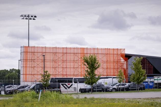KANSAS CITY - An orange banner to deter unwanted spectators at the Dutch national team, Nationalteam s training ground at the KC Current Training Facility, on June 24, 2026, in Kansas City. The Dutch team is preparing for the match against Tunisia during the FIFA World Cup, WM, Weltmeisterschaft, Fussball ROBIN VAN LONKHUIJSEN ANP xVIxANPxSportx xxANPxIVx 561854588 originalFilename: 561854588.jpg