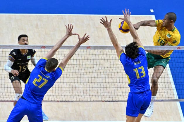 LJUBLJANA, SLOVENIA - JUNE 24: Ricardo Lucarelli Souza of Brazil (R) in action against Vasyl Tupchii of Ukraine (2R) during the FIVB Men s Volleyball Nations League match between Ukraine and Brazil at Arena Stozice, Ljubljana on June 24, 2026 in Ljubljana, Slovenia. (Photo by Igor Kupljenik Sports Press Photo).  Copyright: xIgorxKupljenikx xSPPx Sportspressphoto_SPR175128