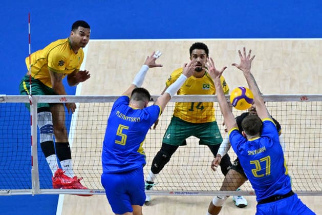 LJUBLJANA, SLOVENIA - JUNE 24: Darlan Ferreira Souza of Brazil (L) in action against Vladyslav Shchurov of Ukraine (2L) during the FIVB Men s Volleyball Nations League match between Ukraine and Brazil at Arena Stozice, Ljubljana on June 24, 2026 in Ljubljana, Slovenia. (Photo by Igor Kupljenik Sports Press Photo).  Copyright: xIgorxKupljenikx xSPPx Sportspressphoto_SPR175139