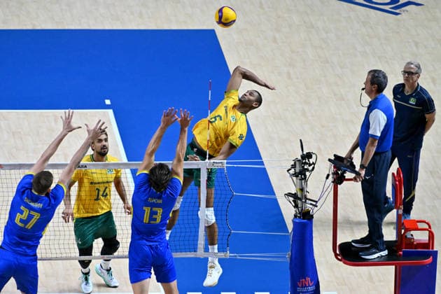 LJUBLJANA, SLOVENIA - JUNE 24: Adriano Fernandes P.X. Cavalicante of Brazil (R) in action against Vasyl Tupchii of Ukraine (2L) during the FIVB Men s Volleyball Nations League match between Ukraine and Brazil at Arena Stozice, Ljubljana on June 24, 2026 in Ljubljana, Slovenia. (Photo by Igor Kupljenik Sports Press Photo).  Copyright: xIgorxKupljenikx xSPPx Sportspressphoto_SPR175143